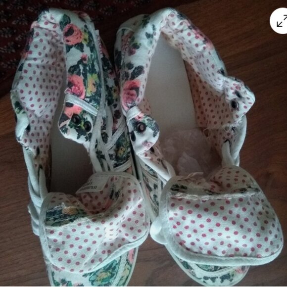 Rocket Dog II ROXI  VINTAGE Floral Canvas adorable sneakers size 8 m - EUC - Picture 3 of 7
